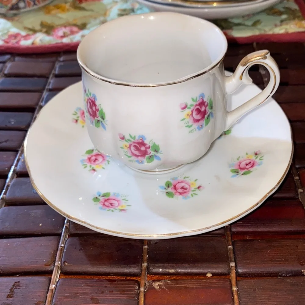 Extra Touch by FTD Collectable Teacup & Saucer Set Pink Roses w Yellow Flowers